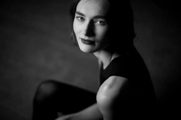 Ein Portrait der Künstlerin Julia Schewalier